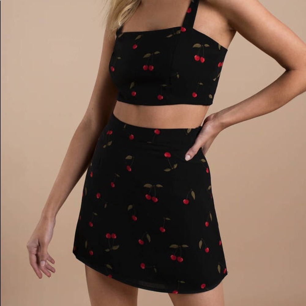 Tobi Cherry Crop Top